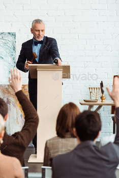 inting with finger at buyer during auction