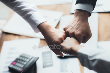 joint venture start up companies, they are young entrepreneurs start up companies. up together to manage a plan to make the company profitable.