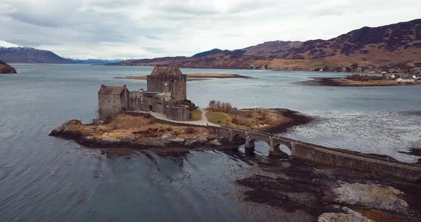 4 K Eilean Donan Aerial