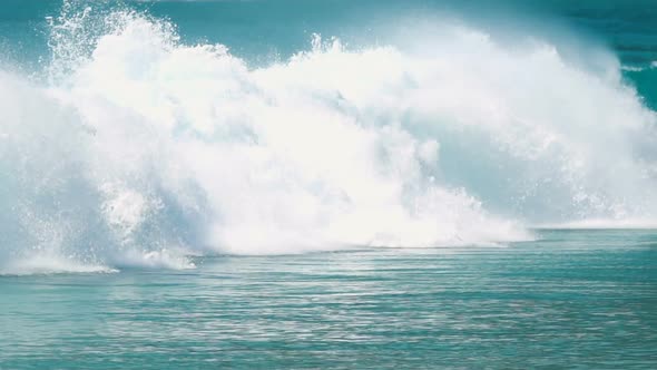 Amazing ocean waves splashing