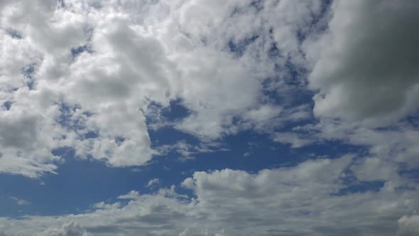 Time lapse of white cloud moving pass around sky background