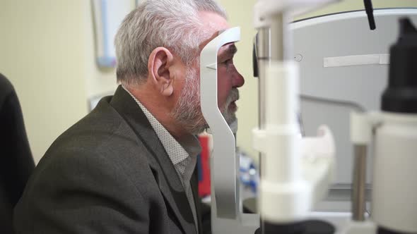 Examination of the Elderly Man on the Corneo Topographer