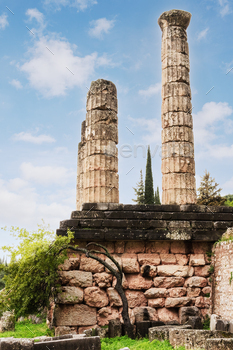 lphi Oracle, Greece, ncient greek columns against blue sky