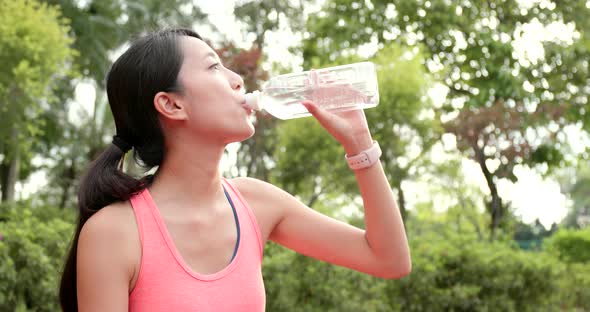 Sport woman drink of water