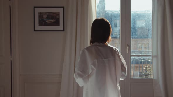 Young girl wearing a white shirt