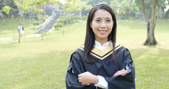 Student woman graduating in the campus