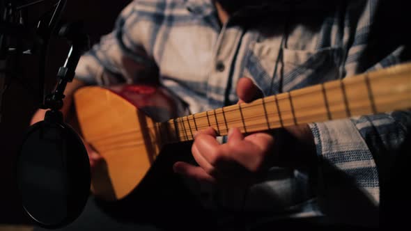 Playing Turkish Saz