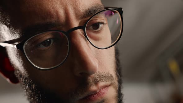 Close-up: a male craftsman, a sculptor looks at his product, thinks, plans. Artisan's workshop.