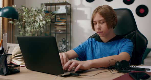 Room of a Boy of Elementary School Age alt