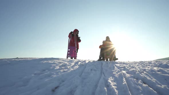 Beste Ager Couple Tobogganing