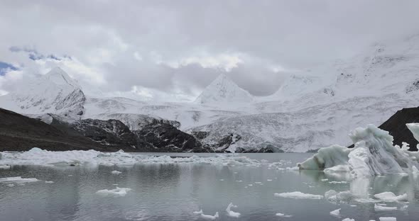 Glacier lagoon in tibet, China