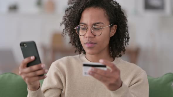 Portrait of Online Shopping Failure on Smartphone By African Woman 