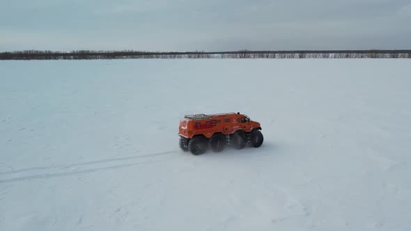 Eight - wheeled all - terrain vehicle