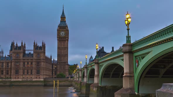 Time-lapse of Big Ben at nightfall.