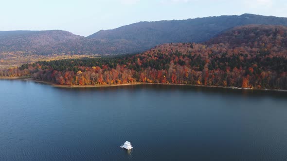 Autumn colors near the lake