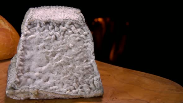 Pyramid of Unpasteurised Soft Goats-milk Cheese and Bred