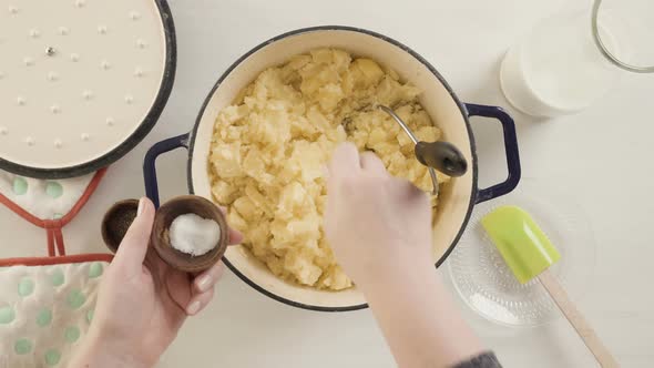 Time lapse. Step by step. Preparing classic mashed potatoes for Thanksgiving dinner