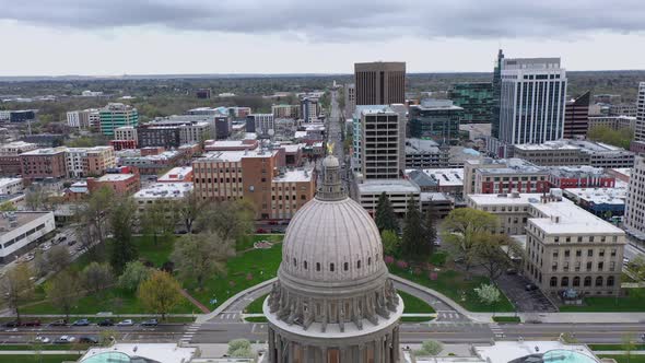 Closeup of dome of Boise Idaho State Capital with view of skyline. Drone fly over 4k.