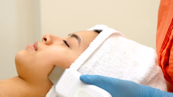 Cosmetologist Peels Woman's Chin