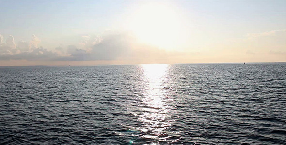 Sky Line Of The Sea And Sun alt