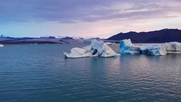 Sunrise at Jökulsárlón Glacier Lagoon in Iceland