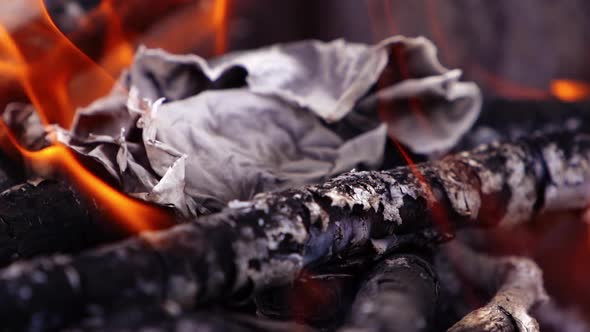 Fire tongues over the smouldering logs