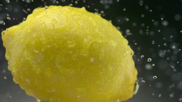 Water droplets on lemons, Slow Motion