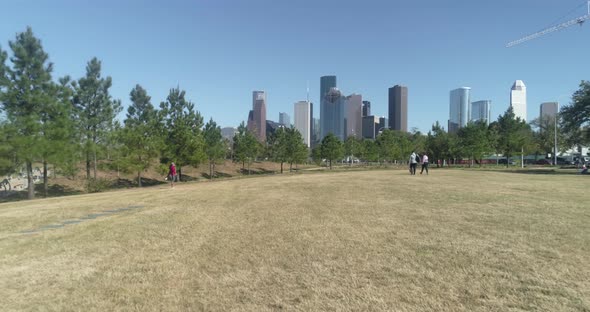 This video is about an aerial of the Houston skyline from Elanor Tinsley Park. Elanor Tinsley Park i