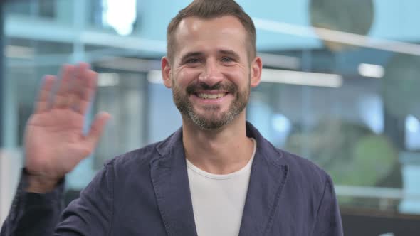 歓迎を振る中年ビジネスマン / Videohive, Stock footage, People