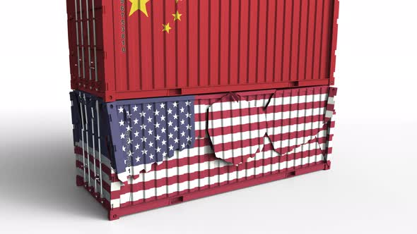 Container with Flag of China Breaks Container with Flag of the USA alt