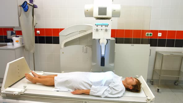 A female patient lying in x-ray room