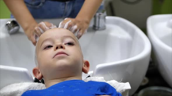 Parekhmacher, After Haircutting a Child of Preschool Age,wash Their Hair,soap with Shampoo,kid Lies