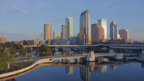 Platt Street Bridge with buildings of downtown Tampa behind