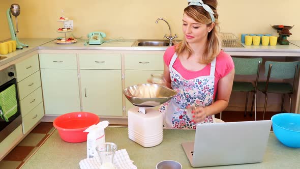 Waitress preparing food while using laptop 4k