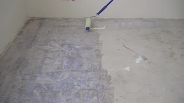 Applying a Primer to the Floor