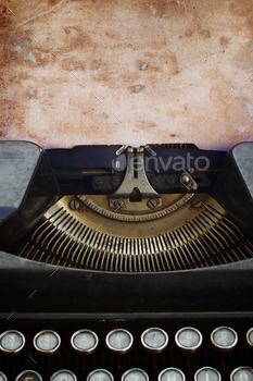 typewriter with blank page