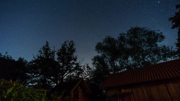 motion of stars in northern direction to polaris over farm buildings