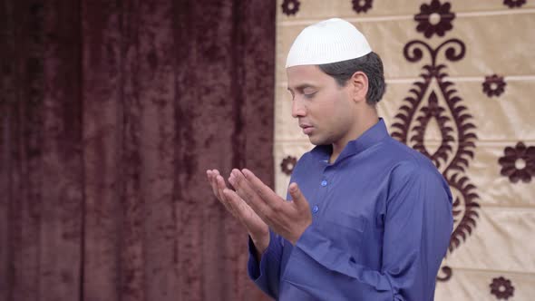 Muslim man doing Ramadan prayer