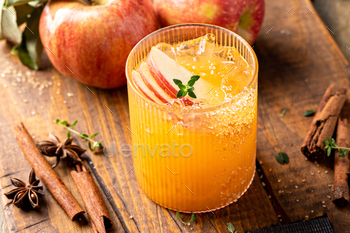Apple cider margarita with apple slices and fresh thyme