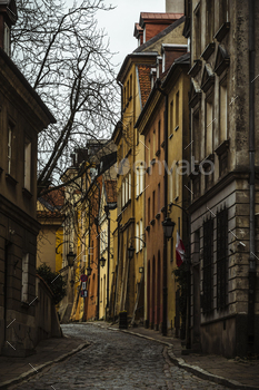 a narrow alley is shown in this image on this wallpaper