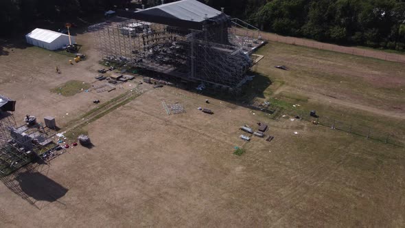 Assembling Constructions for the Concert Scene From the Layer