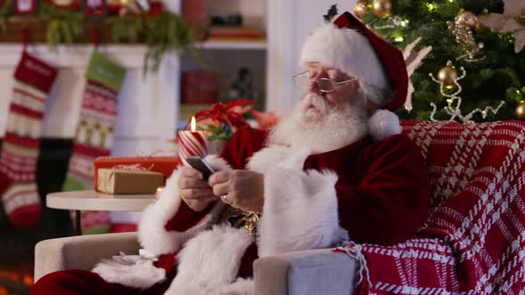 Santa Claus using cell phone alt