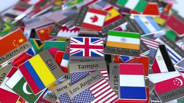 Souvenir Magnet or Badge with Vancouver Text and Flag alt