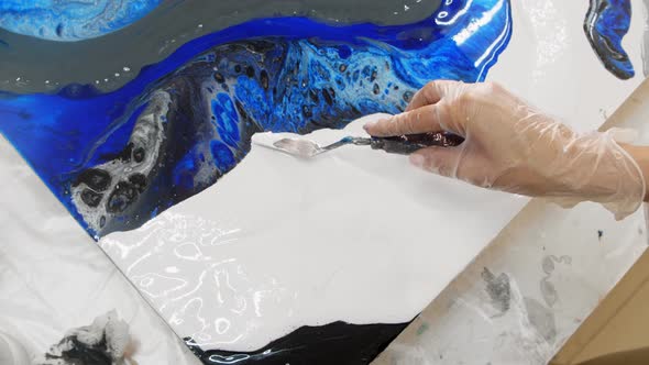 Drawing a Painting with White Epoxy Resin Using a Spatula