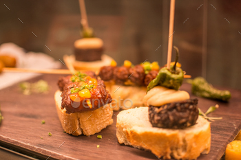 a tray of food with a sandwich and meat on it.