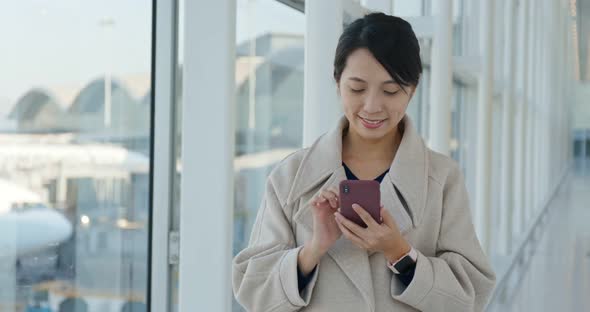 Businesswoman use of mobile phone in the airport