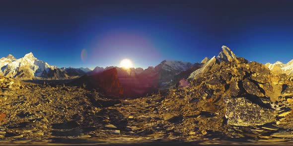 VR of Mount Everest Golden Sunset Time Lapse. The Sunlight on the Peak