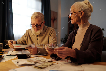 Preparing money and bills for payment