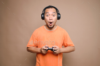 Man Play Video Games