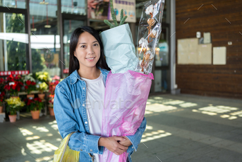 Woman buy flower in the market